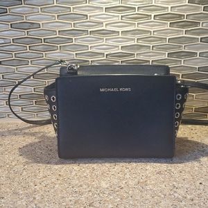 MK never uses. Nothing is wrong. I am moving and never used. Ask questions!!